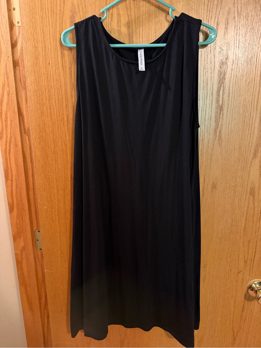 Zenana Outfitters Black Sleeveless Midi Shift Dress with pockets